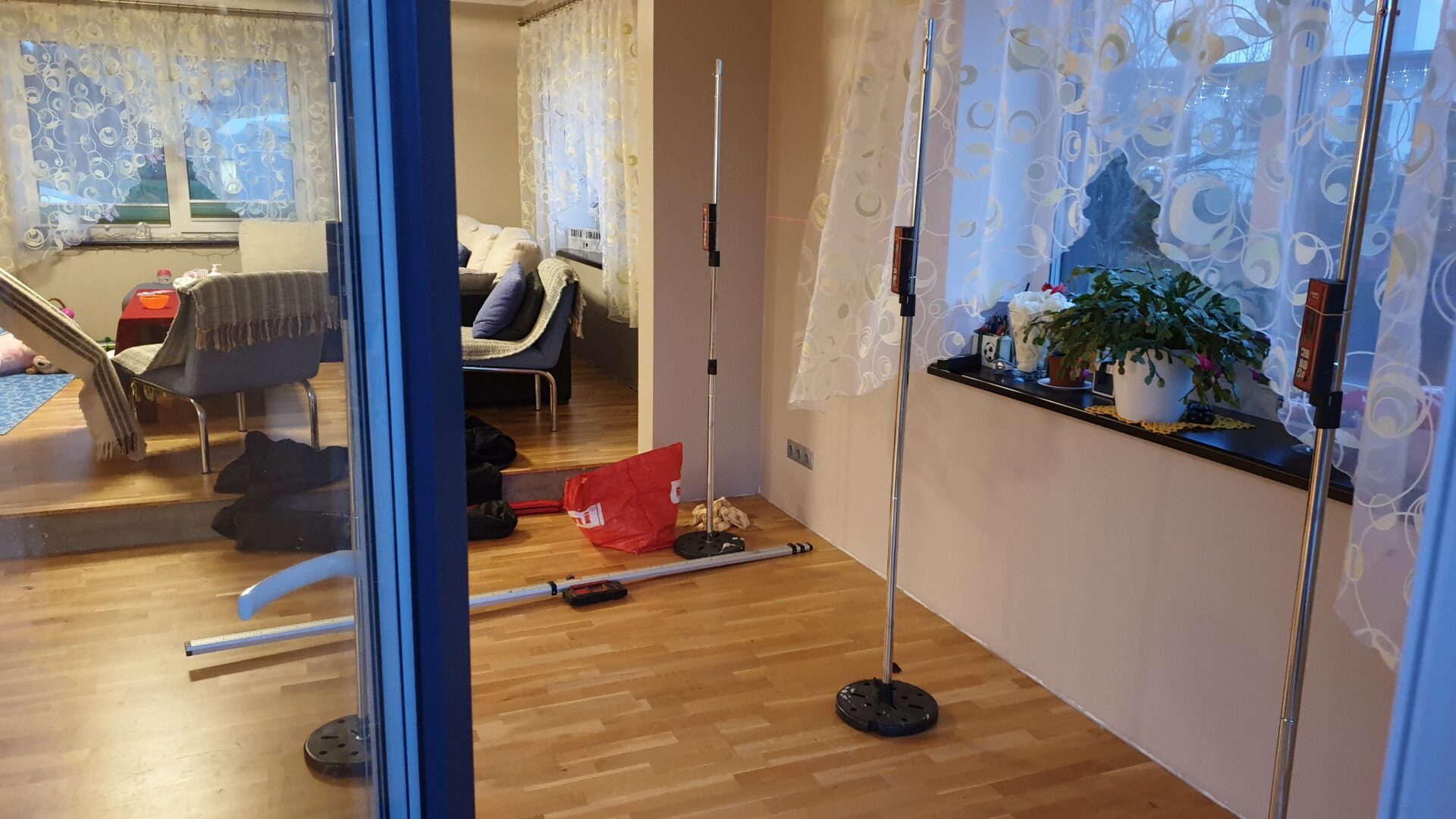 Laser level monitoring during indoor floor stabilisation with geopolymer injection