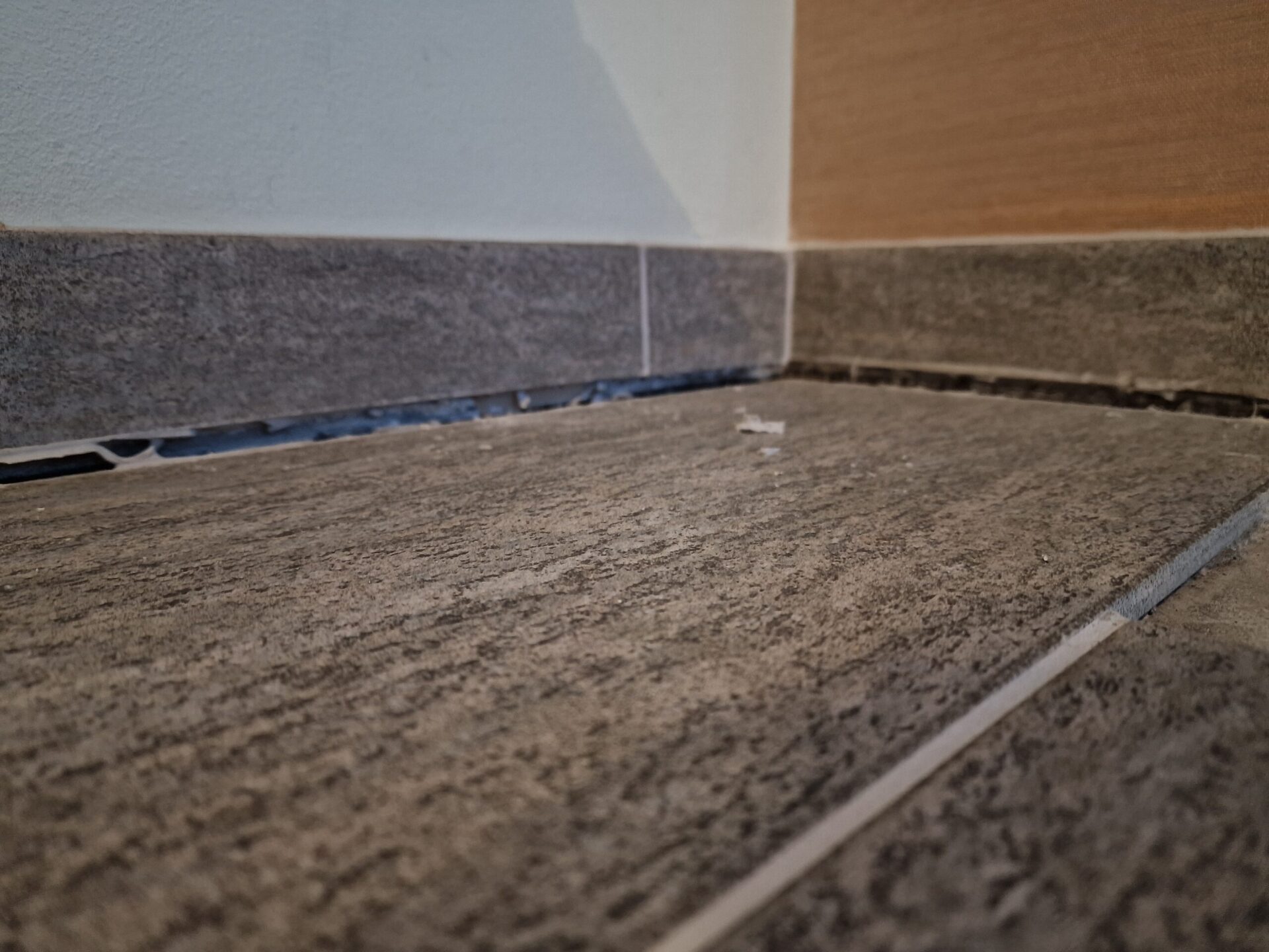 Unstable indoor floor caused by settlement prior to geopolymer stabilization