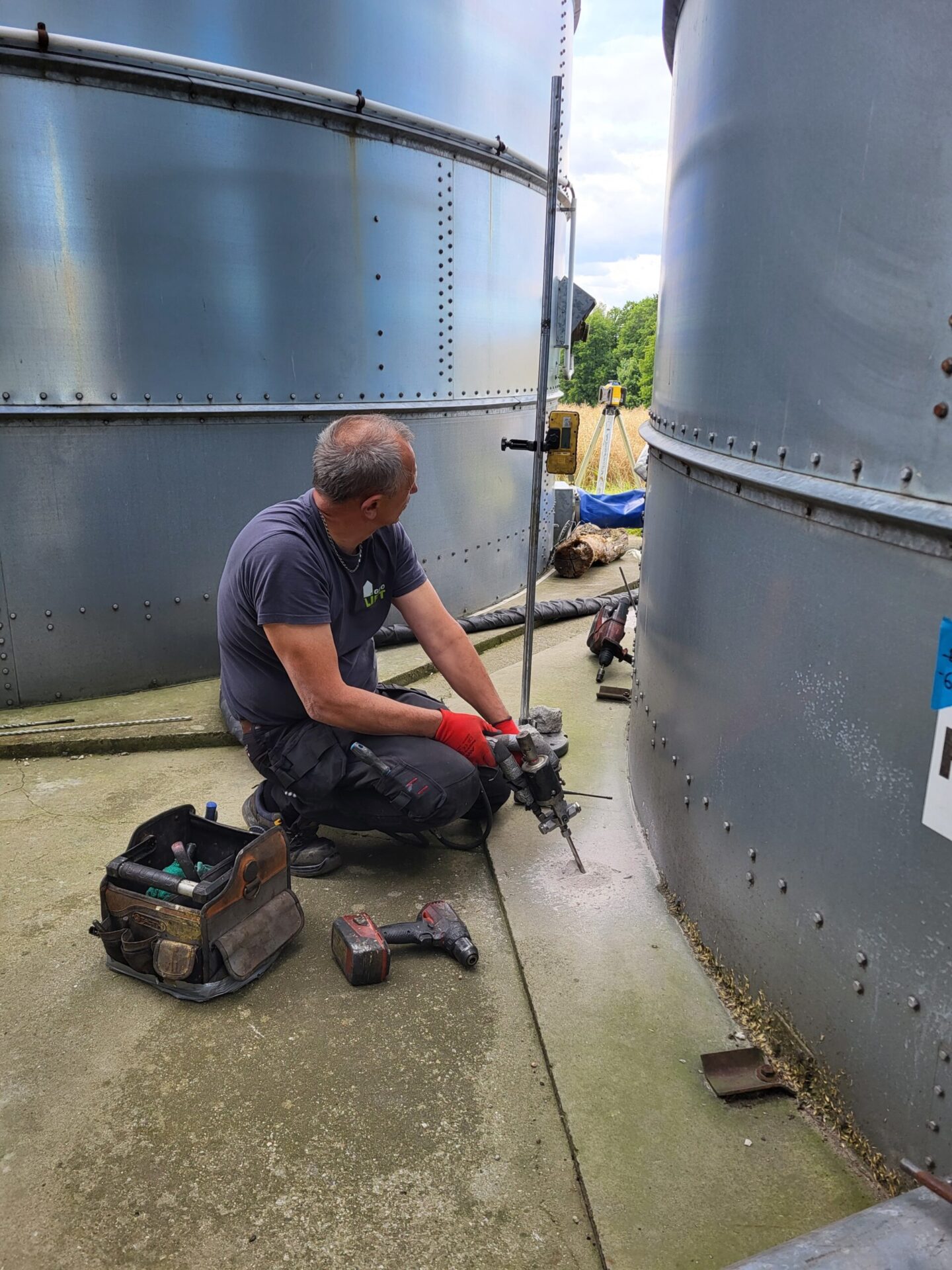 Ground stabilisation process for agricultural structures
