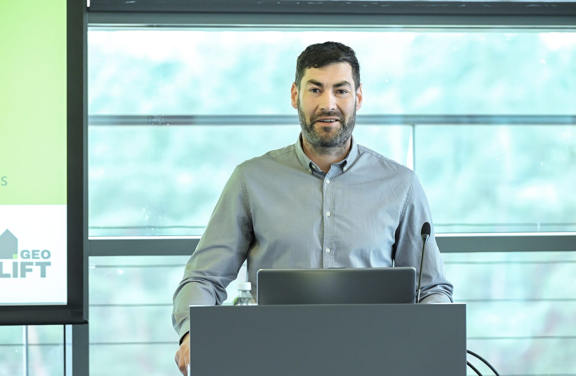 GEOLIFT founder Valdas Kordušas presenting geopolymer injections at VILNIUS TECH seminar